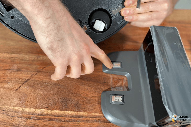 Die Ladestation des Yeedi Vac 2 Pro ist von vorne zu sehen